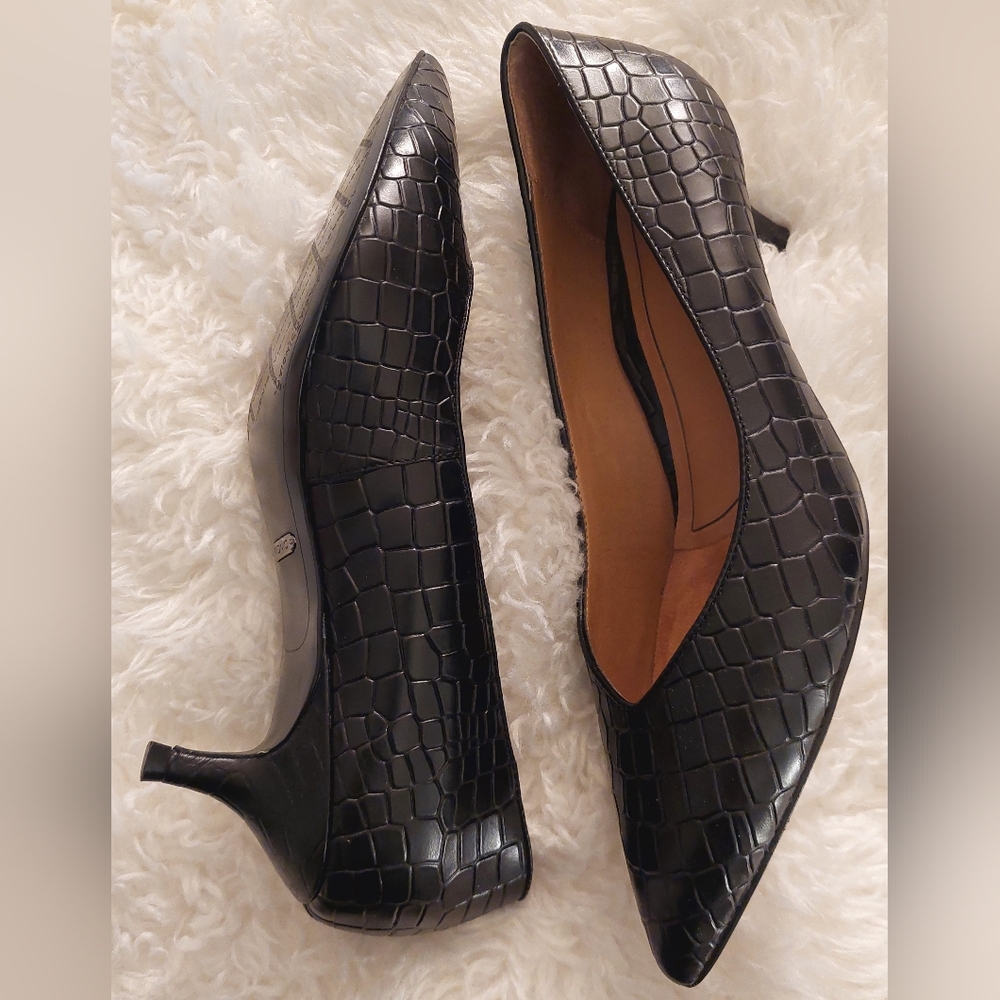 Vionic Sz. 10 Women's Black Crocodile Pattern Shoes - Picture 9 of 10